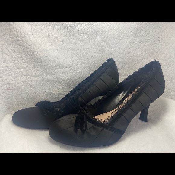 Unlisted by Kenneth Cole Black Heels - Picture 2 of 4